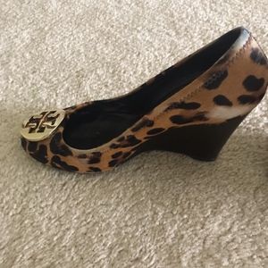 Tory Burch Reva Wedge Leopard Pony Hair Size 8